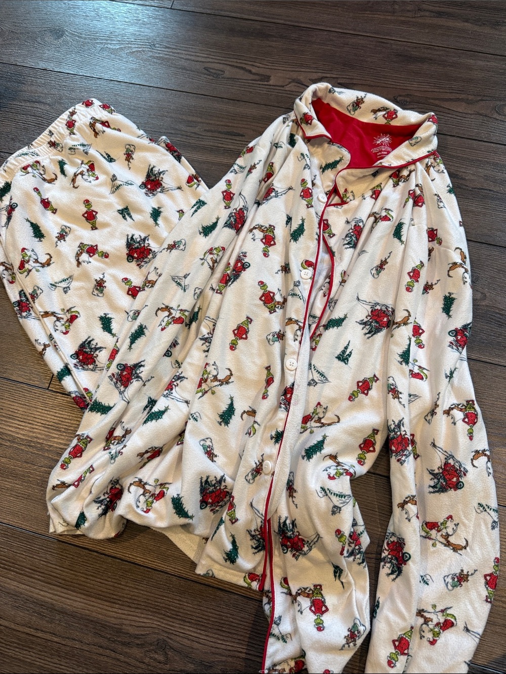 Men's White Holiday Print Pajama Set - Cozy Button-Up Top & Pants